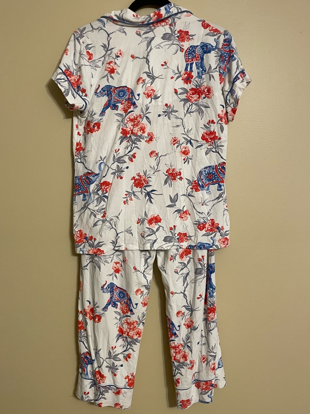 The Cat’s Pajamas Safari Floral Luxe Pima Button Top Size medium - Picture 4 of 5